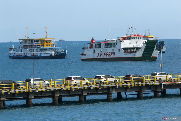 Pelabuhan Ketapang ramai lancar