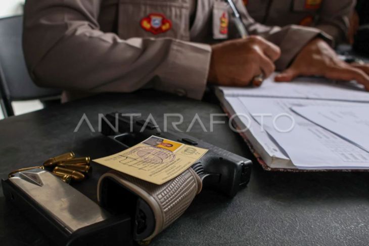 Pemeriksaan senjata api polisi