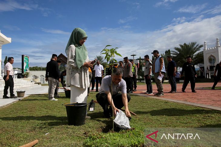 FOTO - Program tanam hijaukan Aceh sambut 20 tahun tsunami