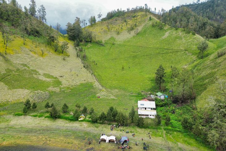 Pembukaan jalur pendakian Gunung Semeru