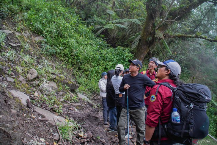 Menteri Kehutanan tinjau jalur pendakian Gunung Semeru