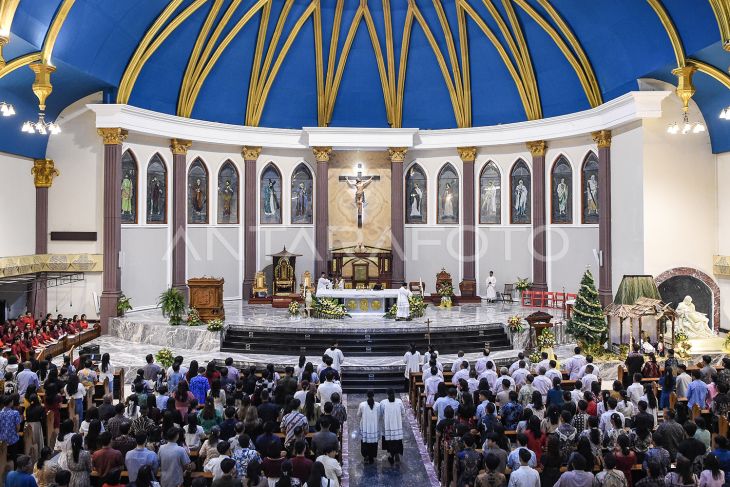 Misa Malam Natal di Gereja Katedral Samarinda