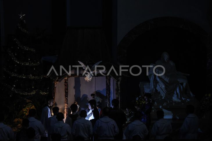 Misa Malam Natal di Gereja Katedral Samarinda