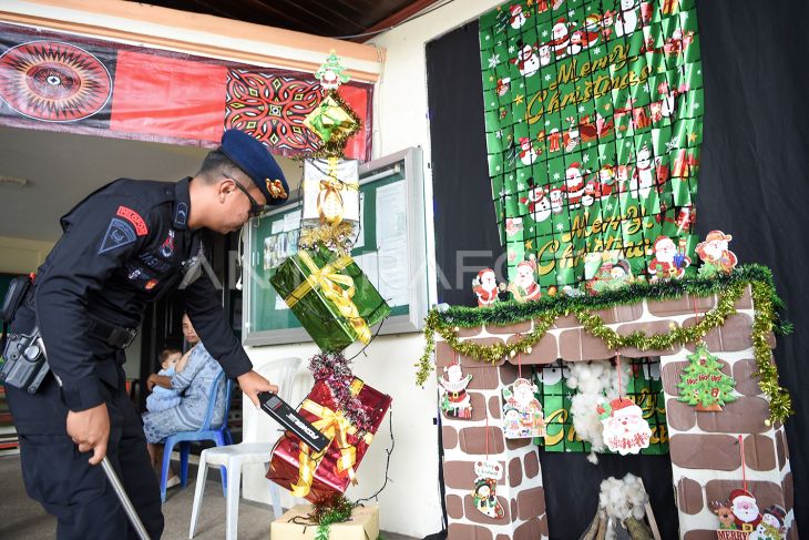 Sterilisasi gereja jelang Misa Natal di Samarinda