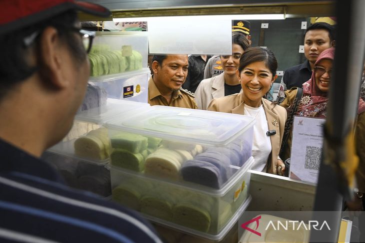 Menkomdigi tinjau digitalisasi UMKM di Pasar Lama Tangerang