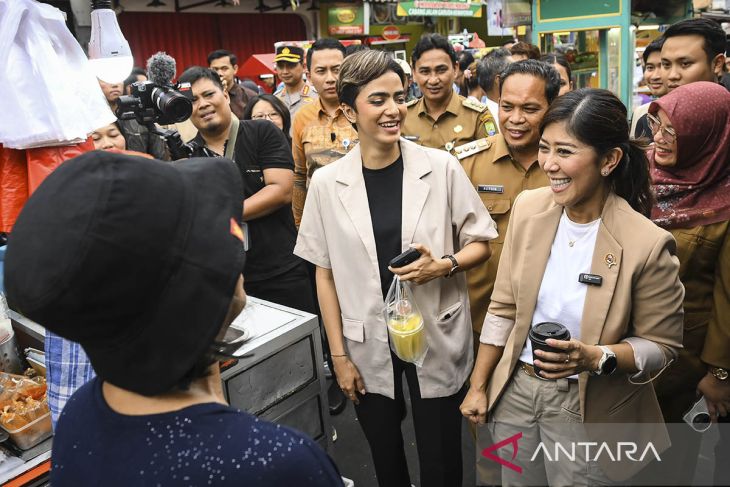 Menkomdigi tinjau digitalisasi UMKM di Pasar Lama Tangerang