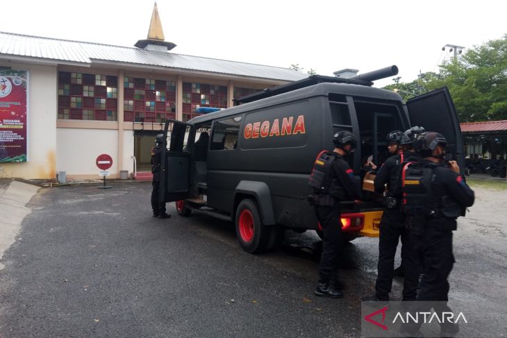 Sterilisasi gereja jelang ibadah Natal di Belitung 