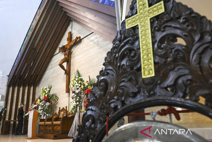 Sterilisasi gereja jelang malam Natal di Tangerang