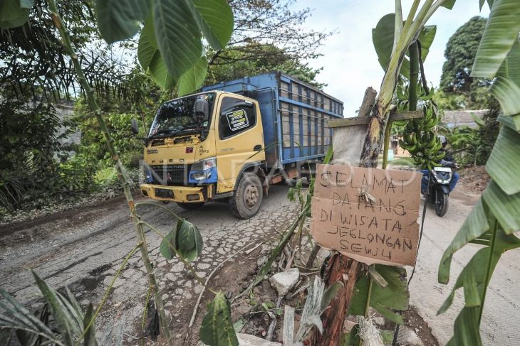 Protes jalan rusak di Muaro Jambi