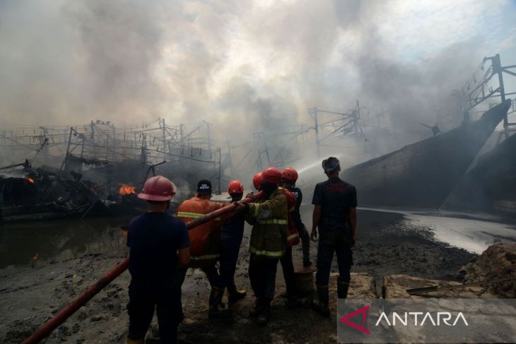 Kerugian akibat kebakaran 22 kapal tangkap ikan di Tegal diperkirakan capai Rp60 miliar