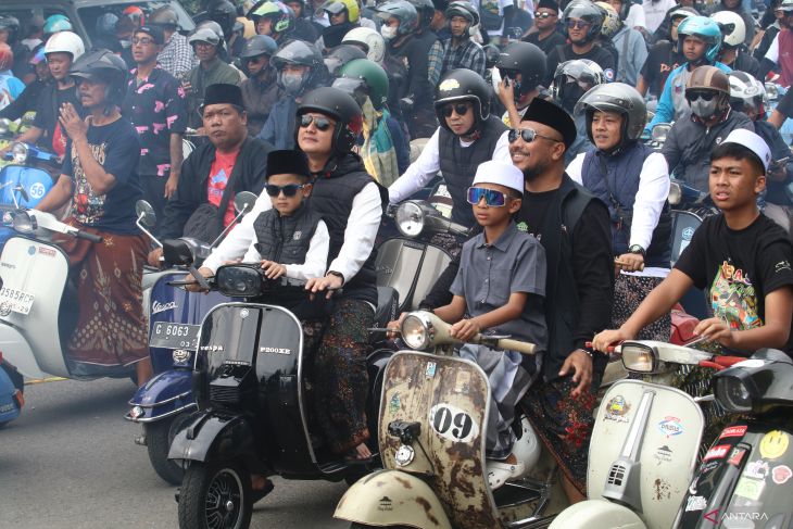 Scooter Sarungan di Kediri