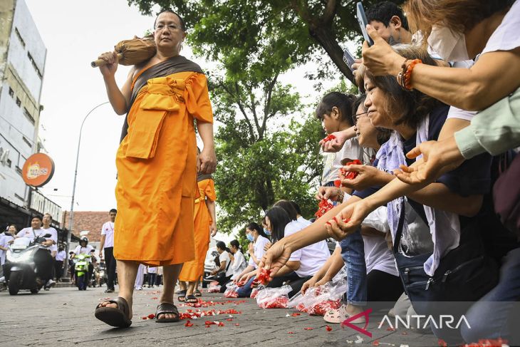 Biksu Thudong Pabajja Samanera di Tangerang