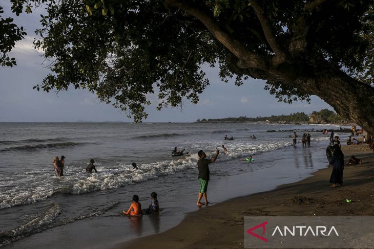 Kawasan wisata Pantai Anyer sepi pengunjung