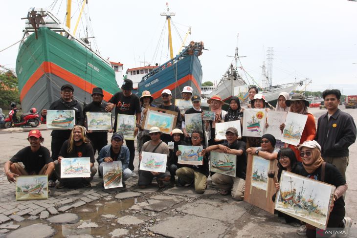 Melukis Pelabuhan Kalimas di Surabaya