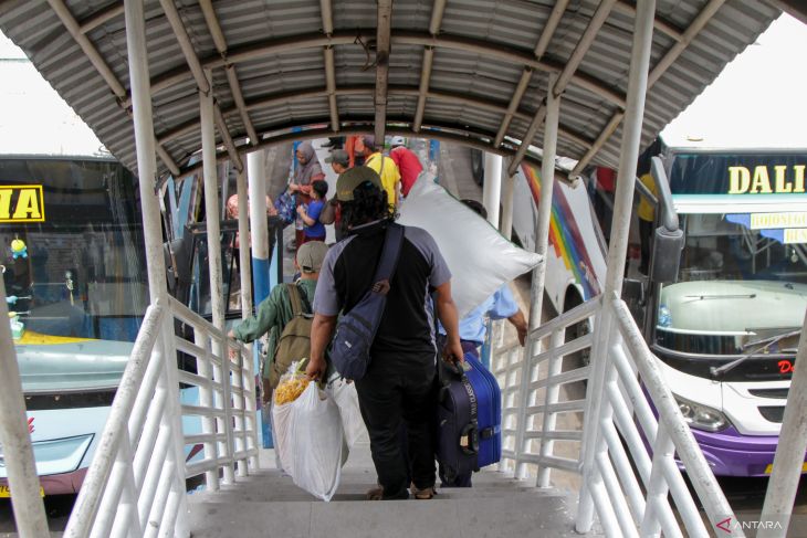 Kenaikan jumlah penumpang di Terminal Purabaya