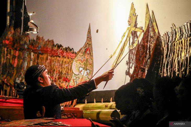 Pagelaran wayang kulit sambut tahun baru 2025
