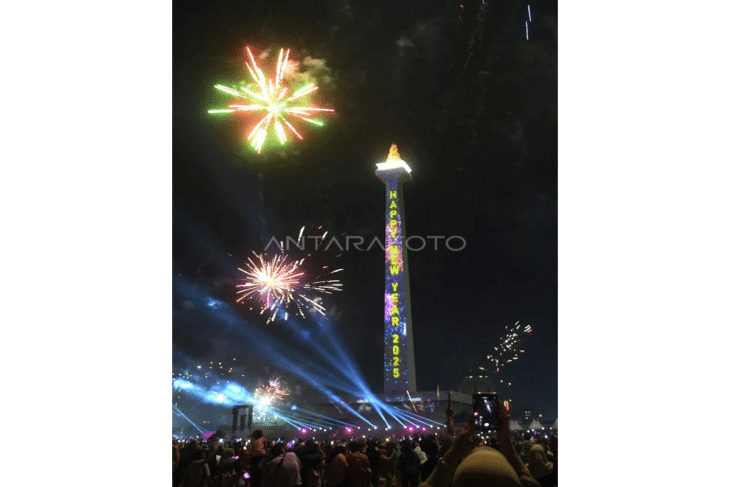 Perayaan tahun baru 2025 di Monas