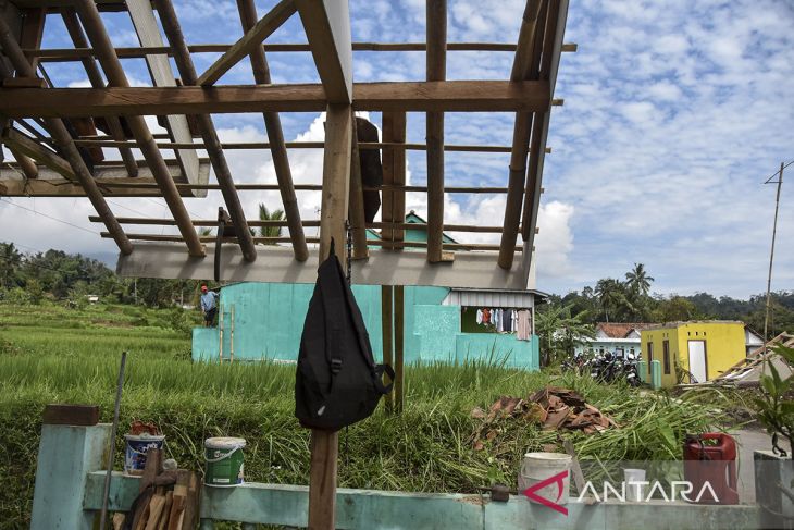 Dampak angin puting beliung di Tasikmalaya