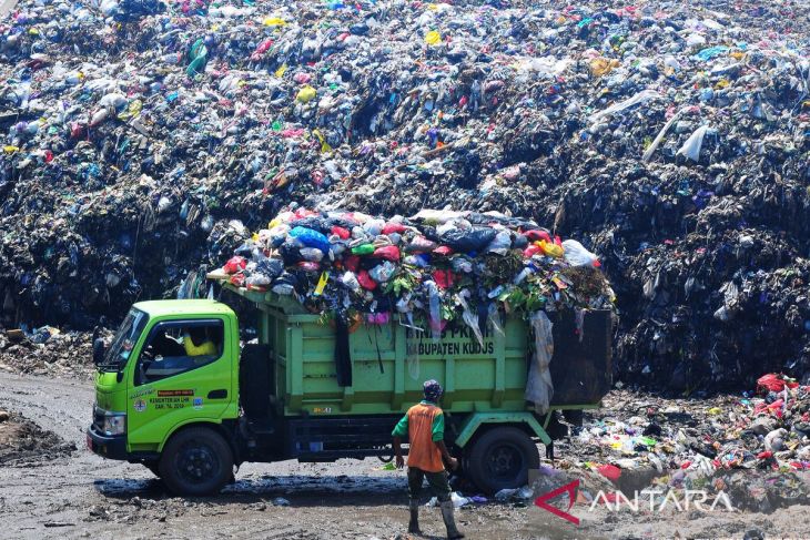 Daya tampung TPA Tanjungrejo Kudus melebihi kapasitas