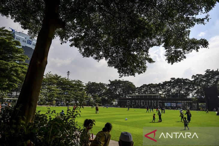 Taman Alun-alun Kota Bandung kembali dibuka