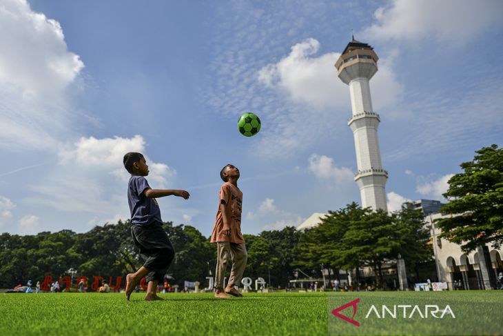 Taman Alun-alun Kota Bandung kembali dibuka