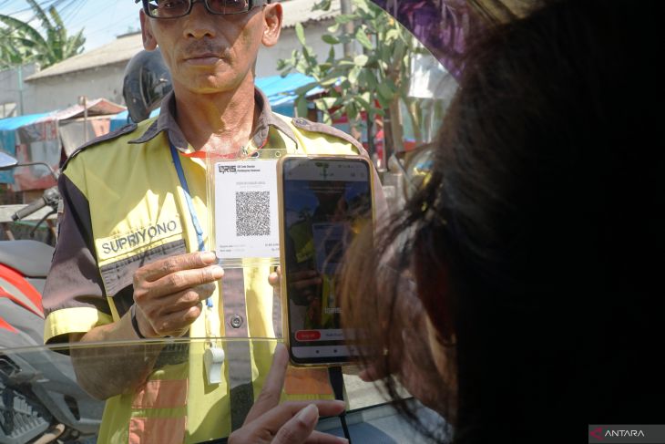 Pembayaran parkir dengan QRIS di Tulungagung