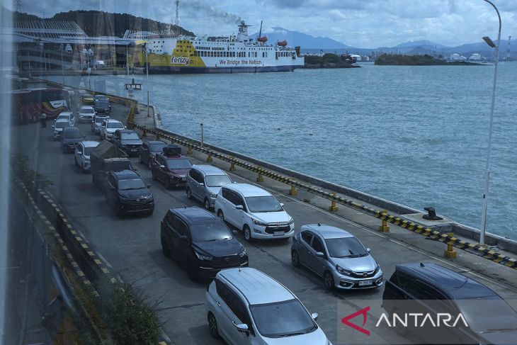 Arus balik penumpang di Pelabuhan Merak