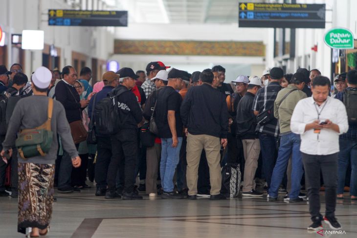 Arus balik di Bandara Juanda