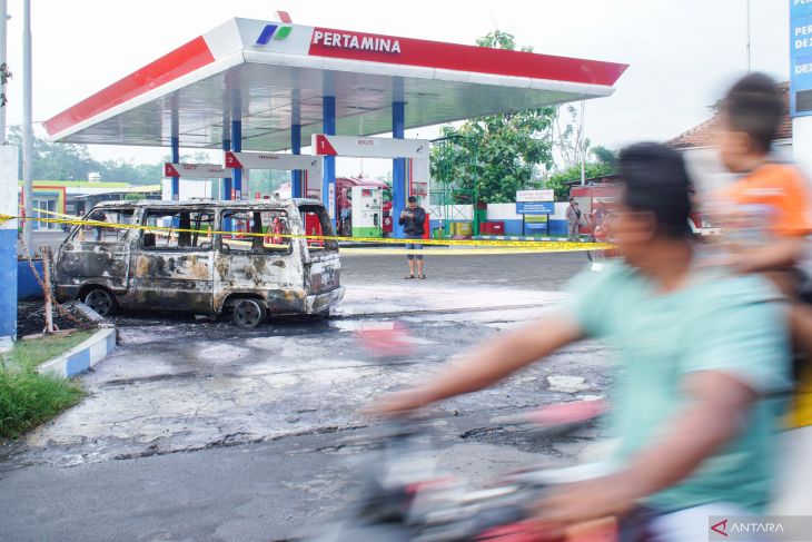 Kebakaran mobil di SPBU Lumajang