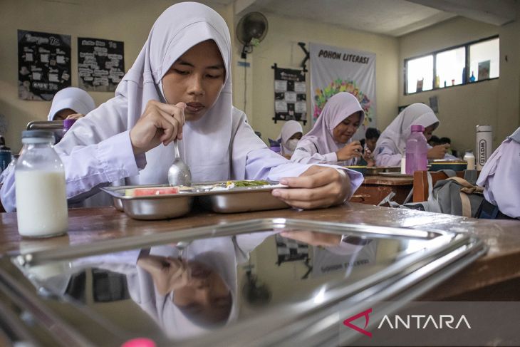 Pelaksanaan program makan bergizi gratis di Kota Cimahi