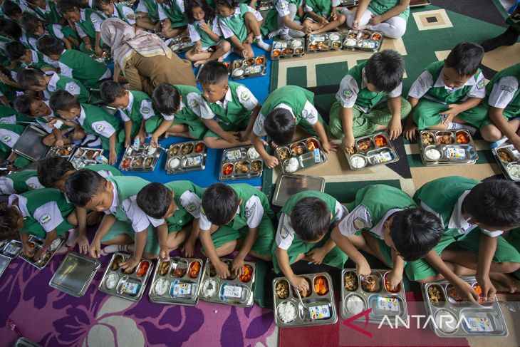 TNI distribusikan makanan bergizi gratis