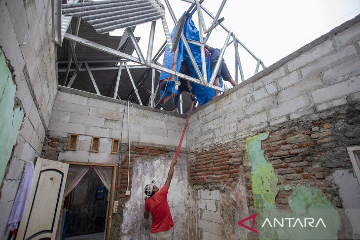 Dampak angin puting beliung di Indramayu