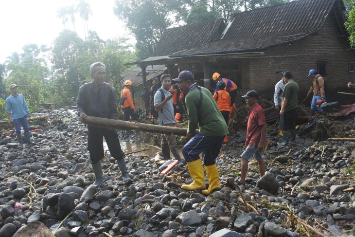 Banjir bandang di Kabupaten Bondowoso