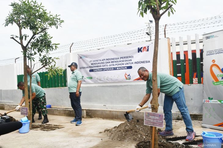 Gerakan tanam sejuta pohon PT KAI