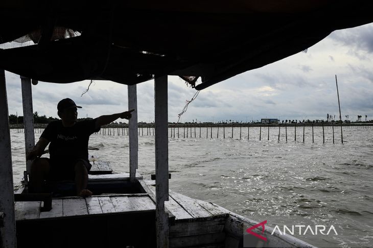 Pemagaran laut misterius di pesisir Tangerang