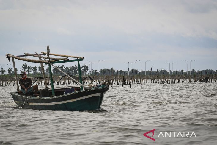 Pemagaran laut misterius di pesisir Tangerang