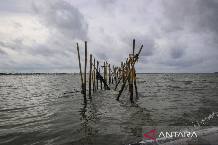 Pemagaran laut misterius di pesisir Tangerang