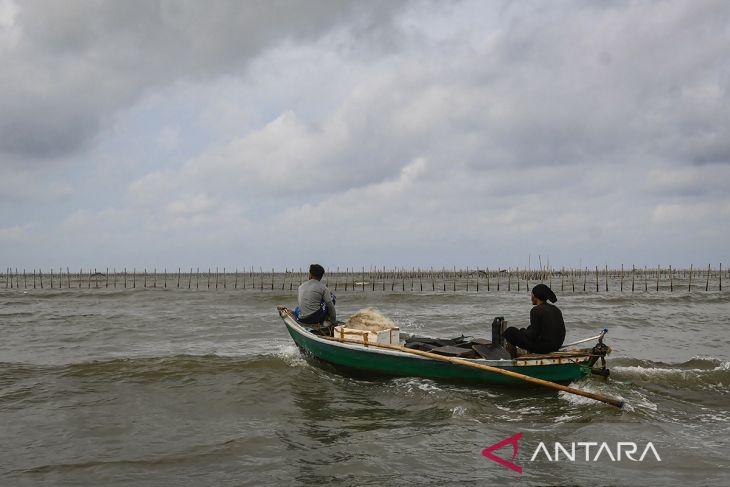 Pemagaran laut misterius di pesisir Tangerang