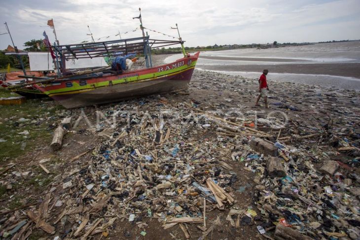 Pantai tercemar sampah