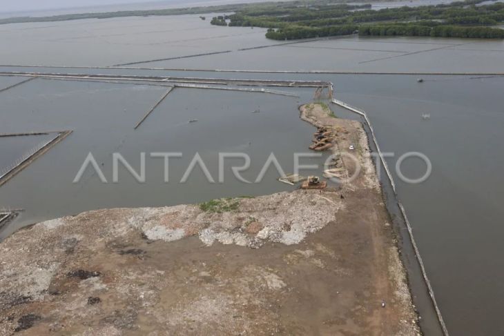 Pemagaran laut di pesisir Kabupaten Bekasi