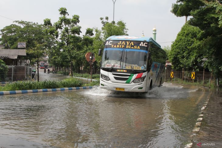 Banjir di Terminal Purabaya