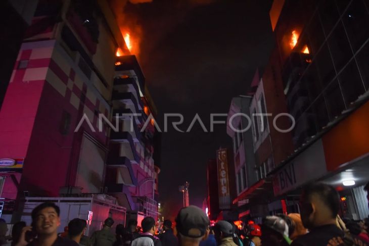 Kebakaran Glodok Plaza Jakarta