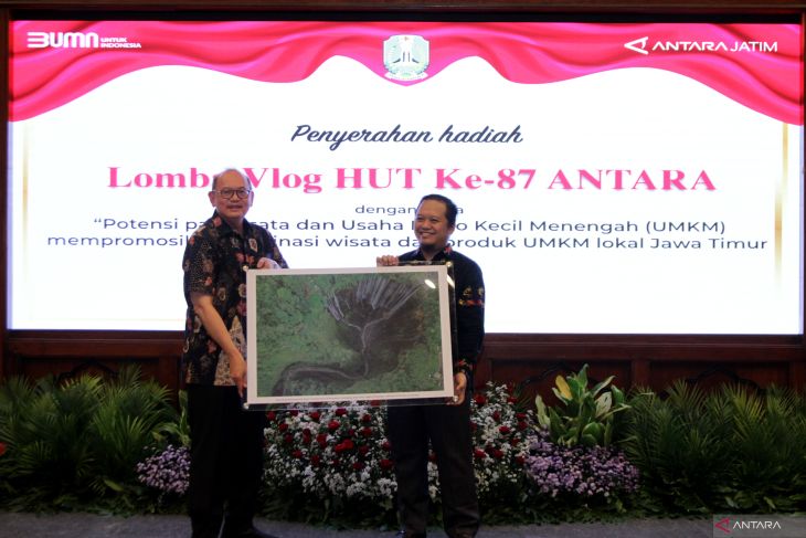 Penyerahan lomba vlog Antara