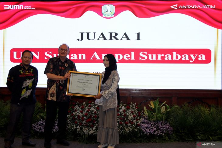 Penyerahan lomba vlog Antara