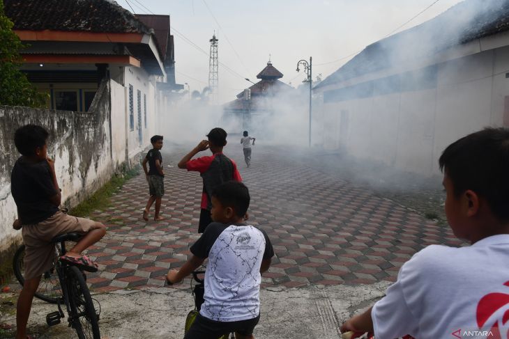 Pengasapan pascakasus DBD di Madiun