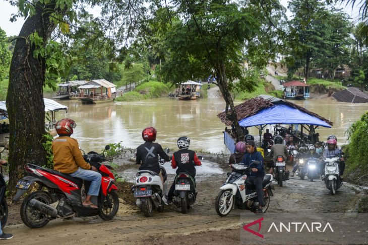 Jasa penyeberangan perahu eretan di Kabupaten Serang