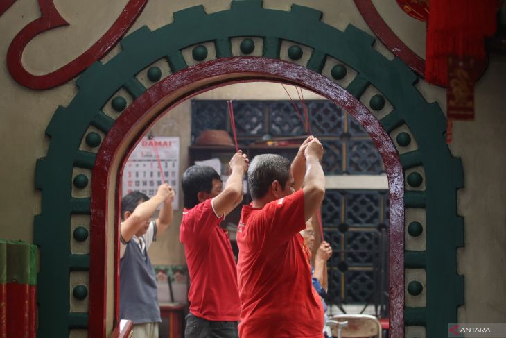 Sembahyang Song Sien menjelang Imlek