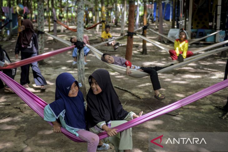 Wisata Hutan Jati Raya Sindang Asih