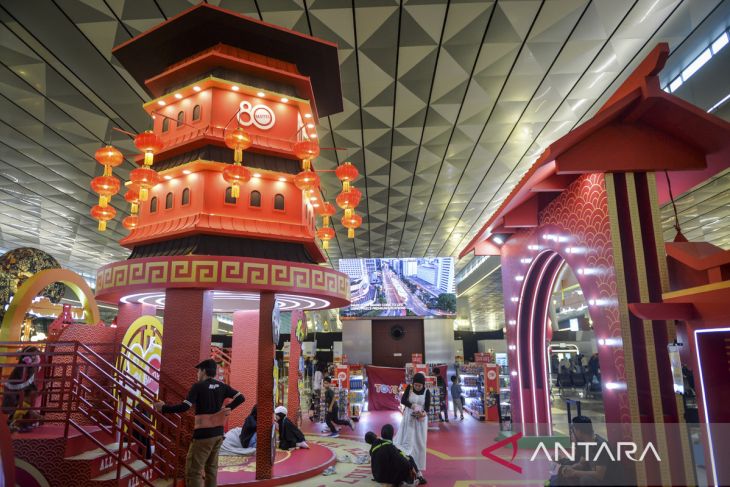 Dekorasi Imlek di Bandara Soekarno Hatta