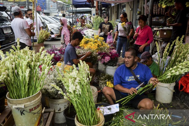 Penjualan bunga hias meningkat jelang Imlek